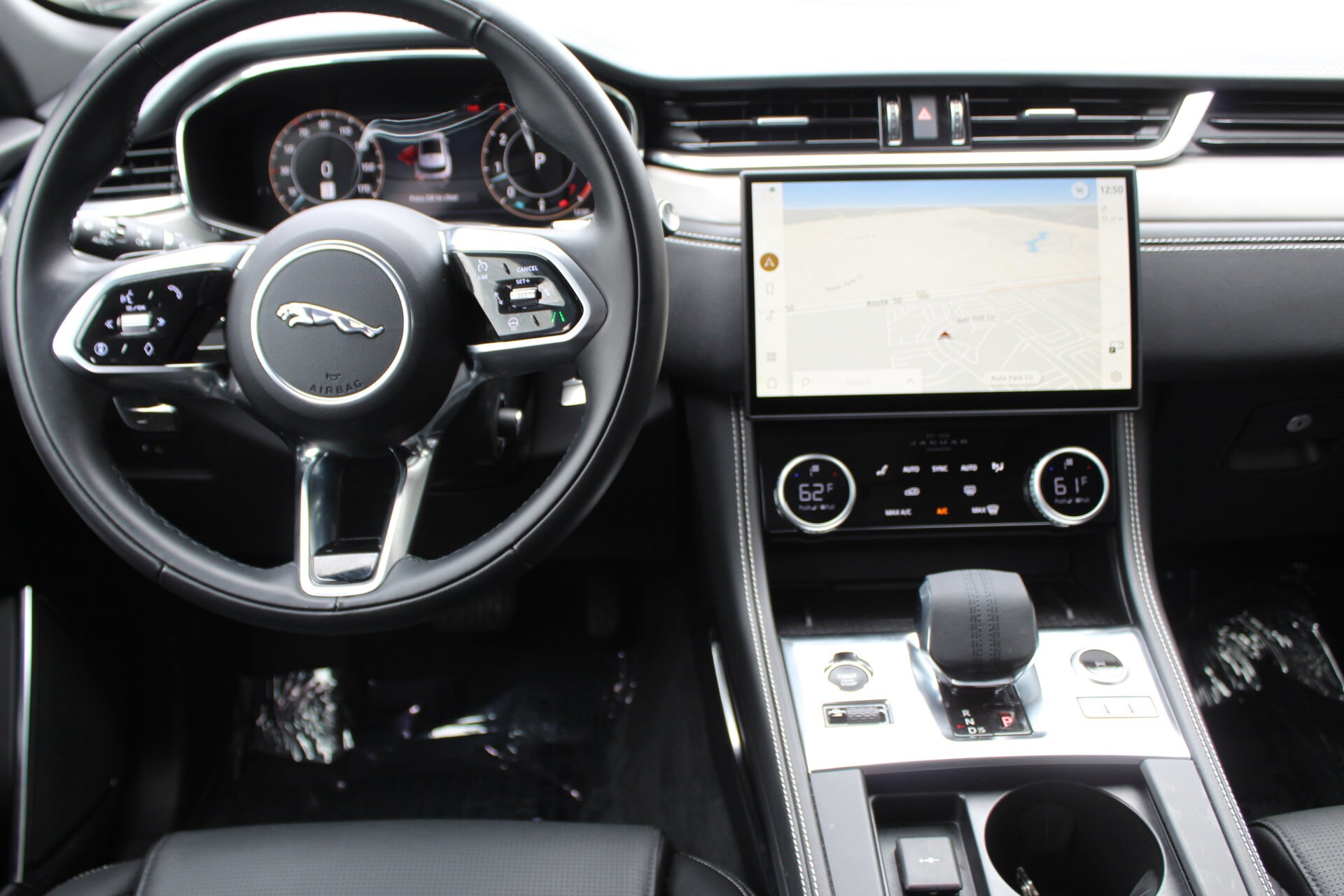 2025 Jaguar F-PACE P400 R-Dynamic S photo 4