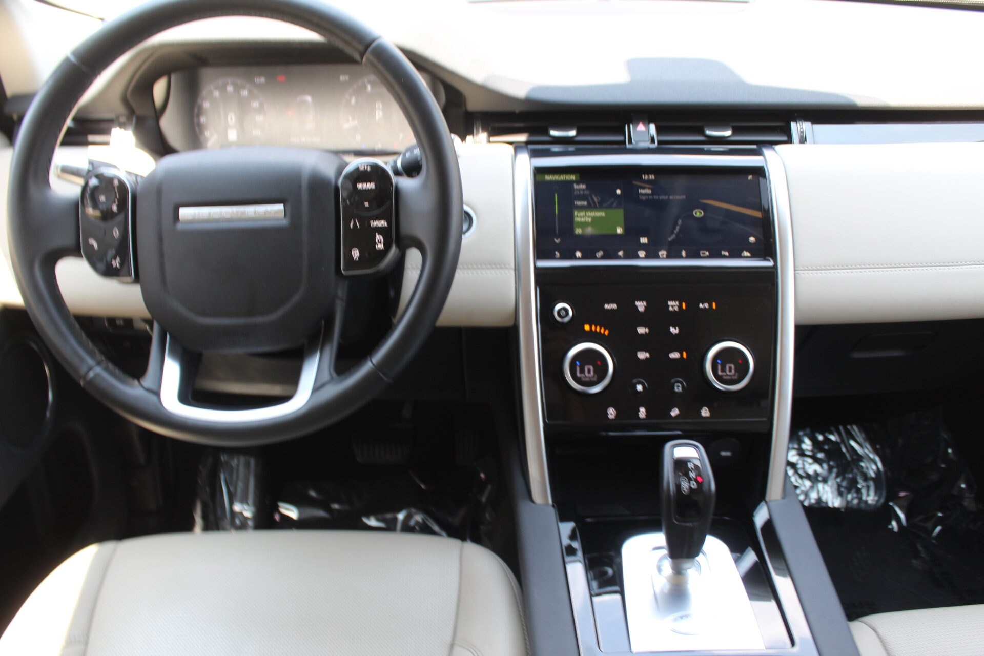 2020 Land Rover Discovery Sport S photo 4