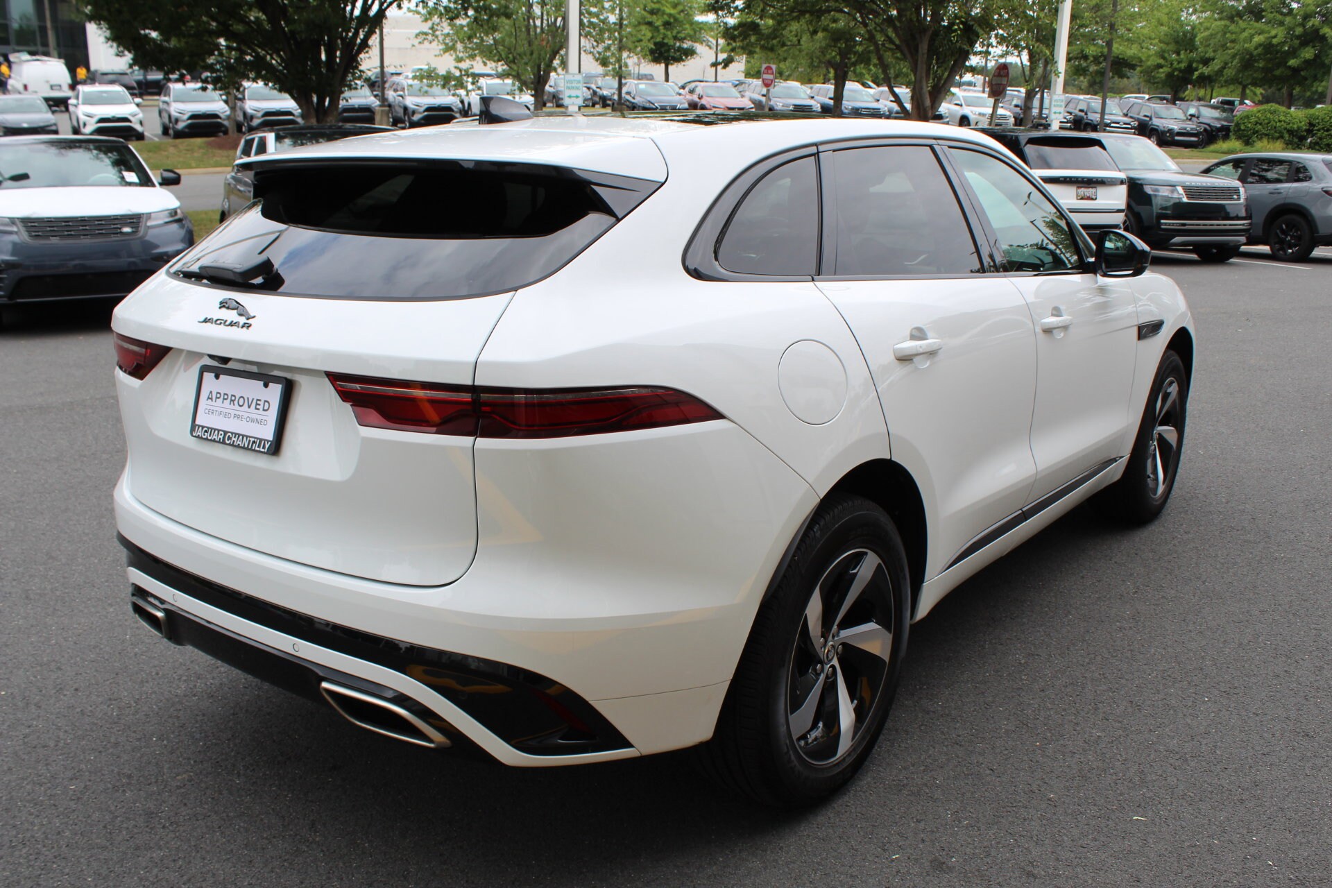 2025 Jaguar F-PACE P400 R-Dynamic S photo 2