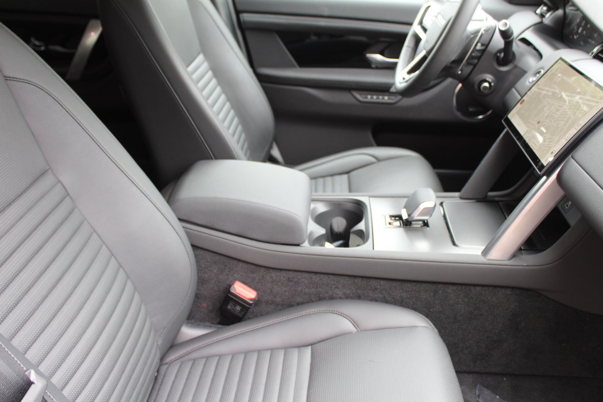2024 Land Rover Discovery Sport S photo 2