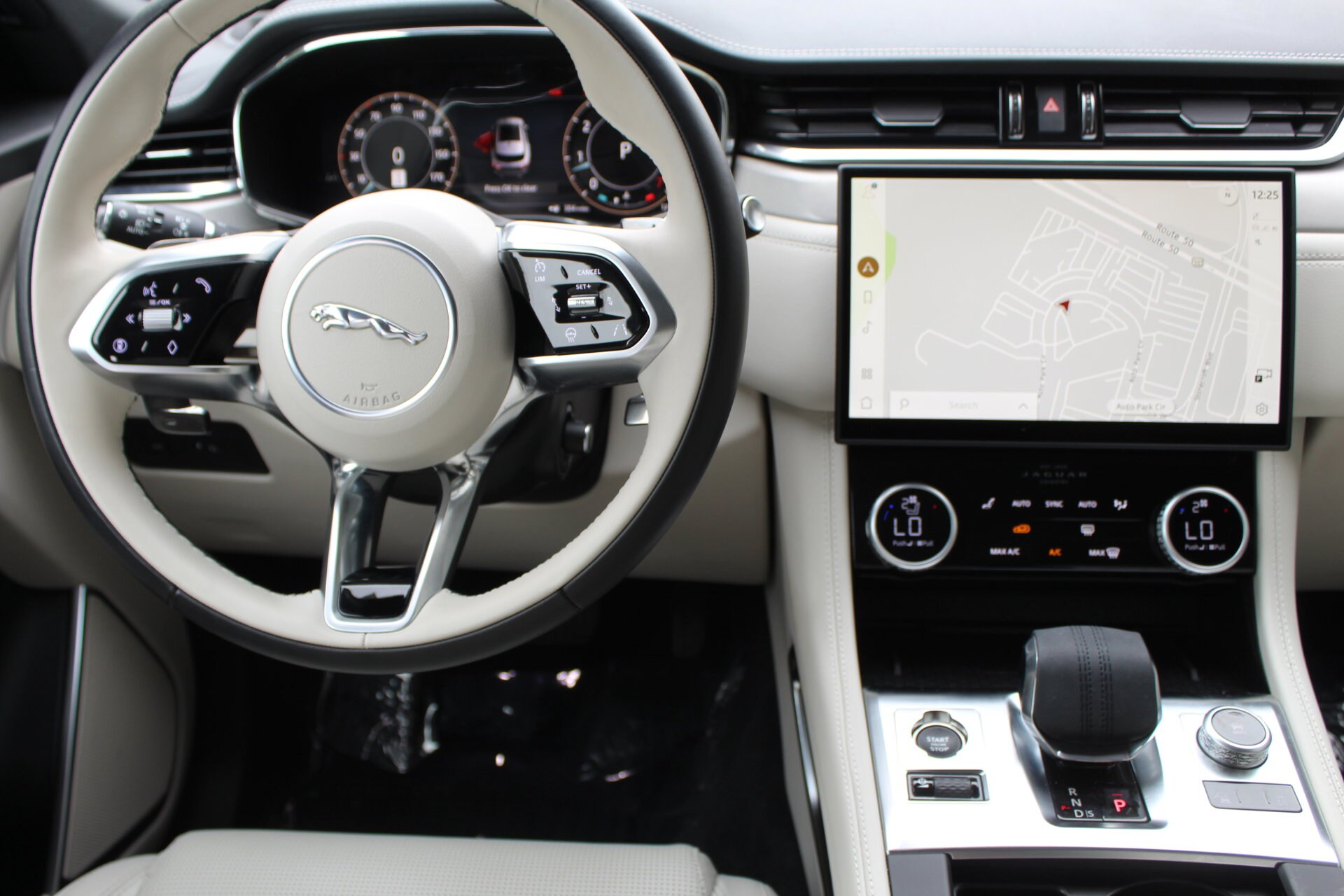 2025 Jaguar F-PACE P250 R-Dynamic S photo 4
