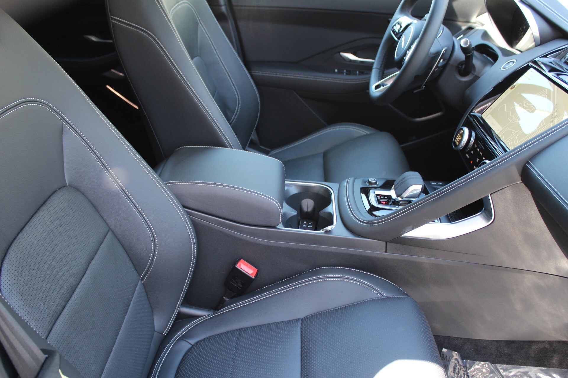 2024 Jaguar E-PACE P250 R-Dynamic SE photo 3