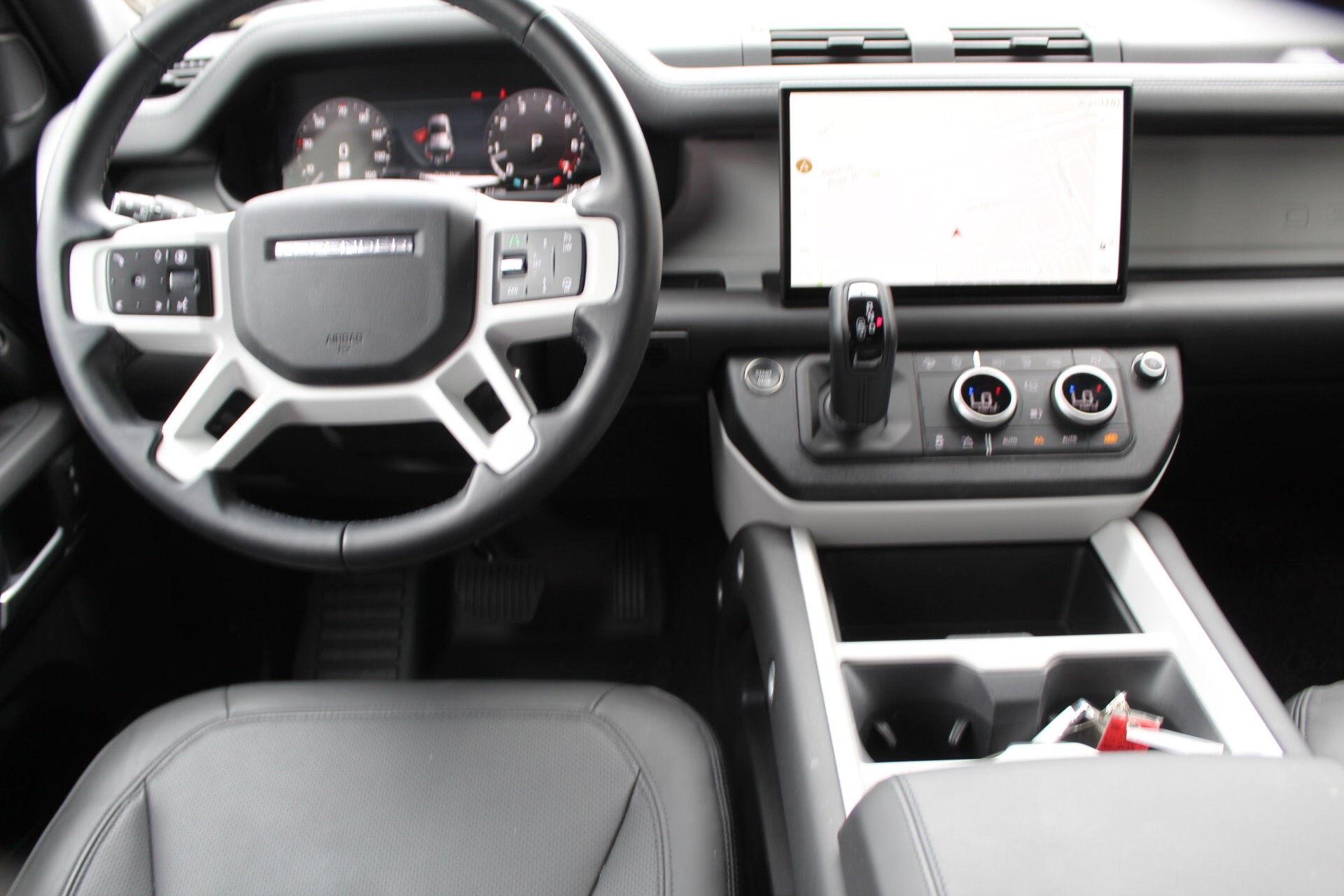 2025 Land Rover Defender 110 S photo 4