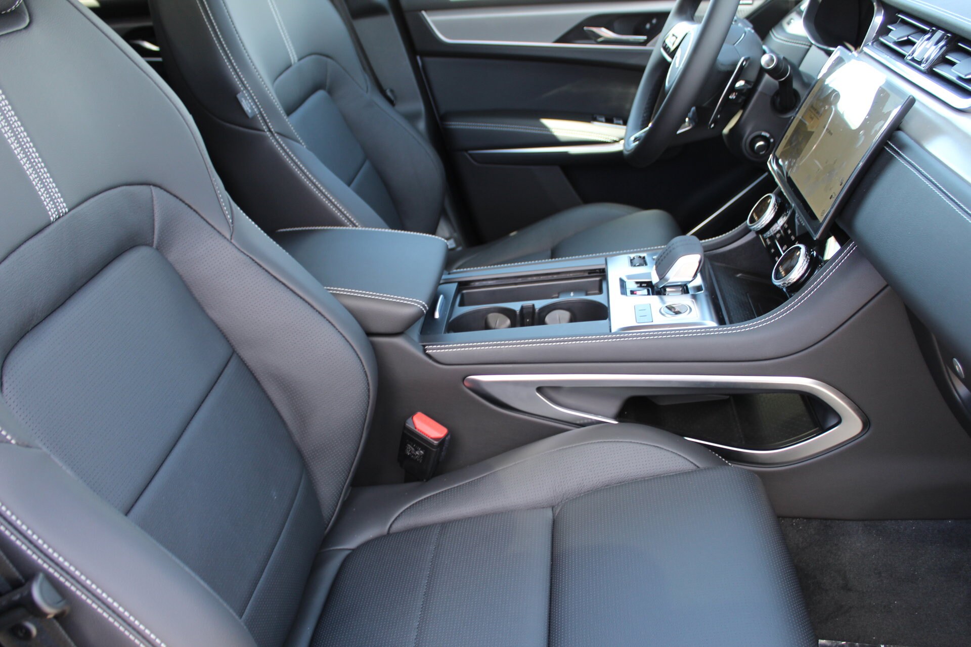 2026 Jaguar F-PACE R-Dynamic S photo 3
