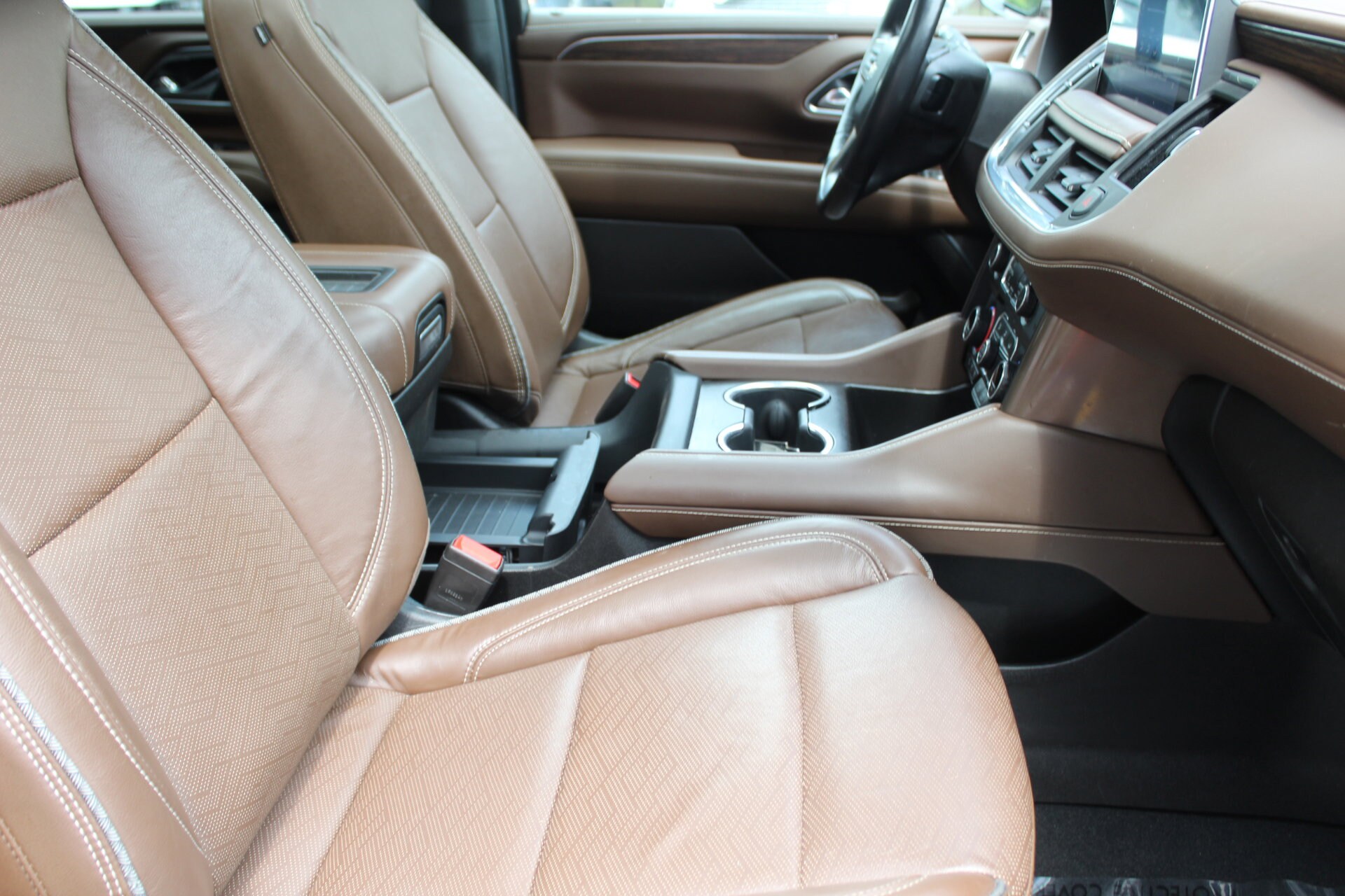 2021 Chevrolet Suburban High Country photo 3
