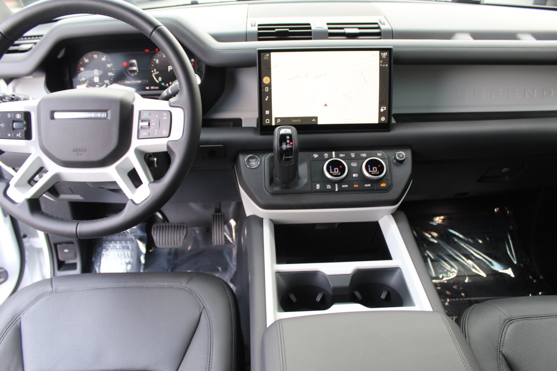 2025 Land Rover Defender 90 S photo 3