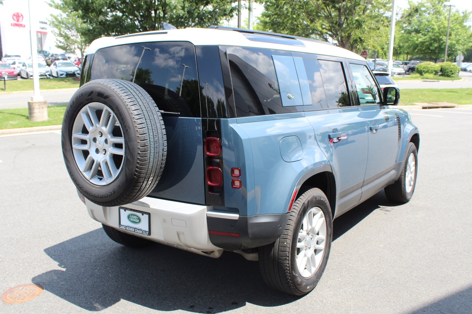 2024 Land Rover Defender 110 S photo 2