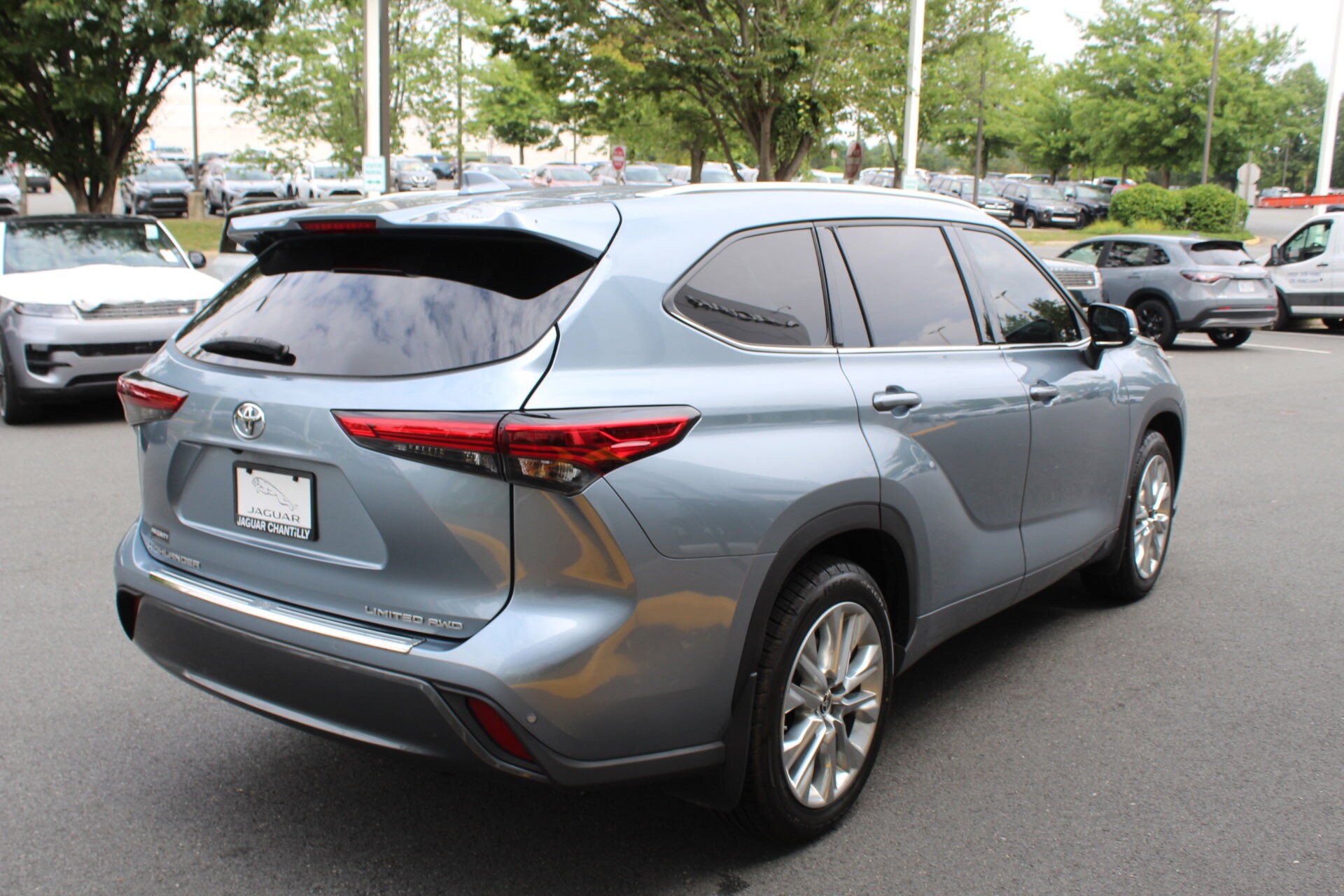 2022 Toyota Highlander Limited photo 2