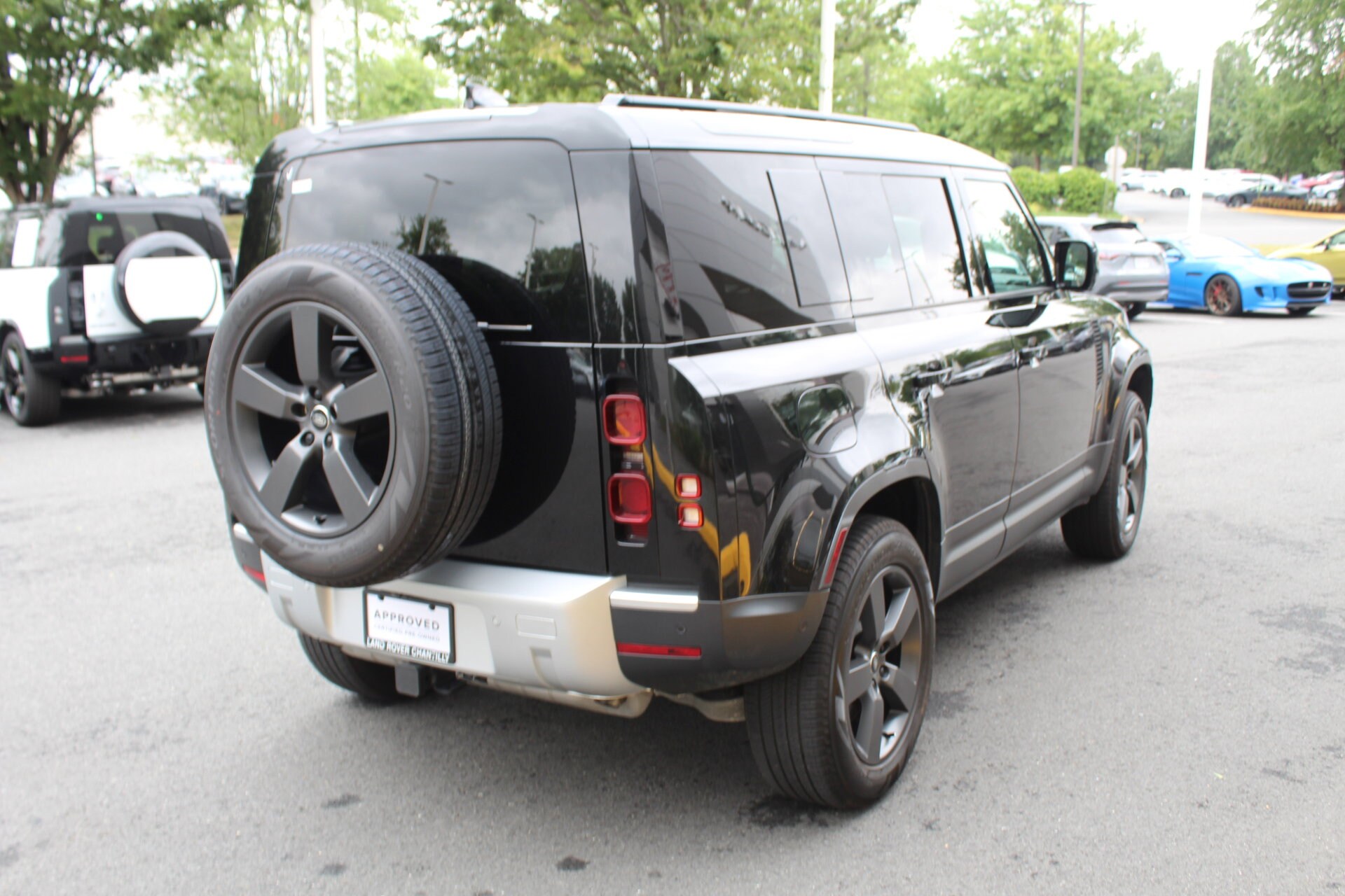 2025 Land Rover Defender 110 S photo 2