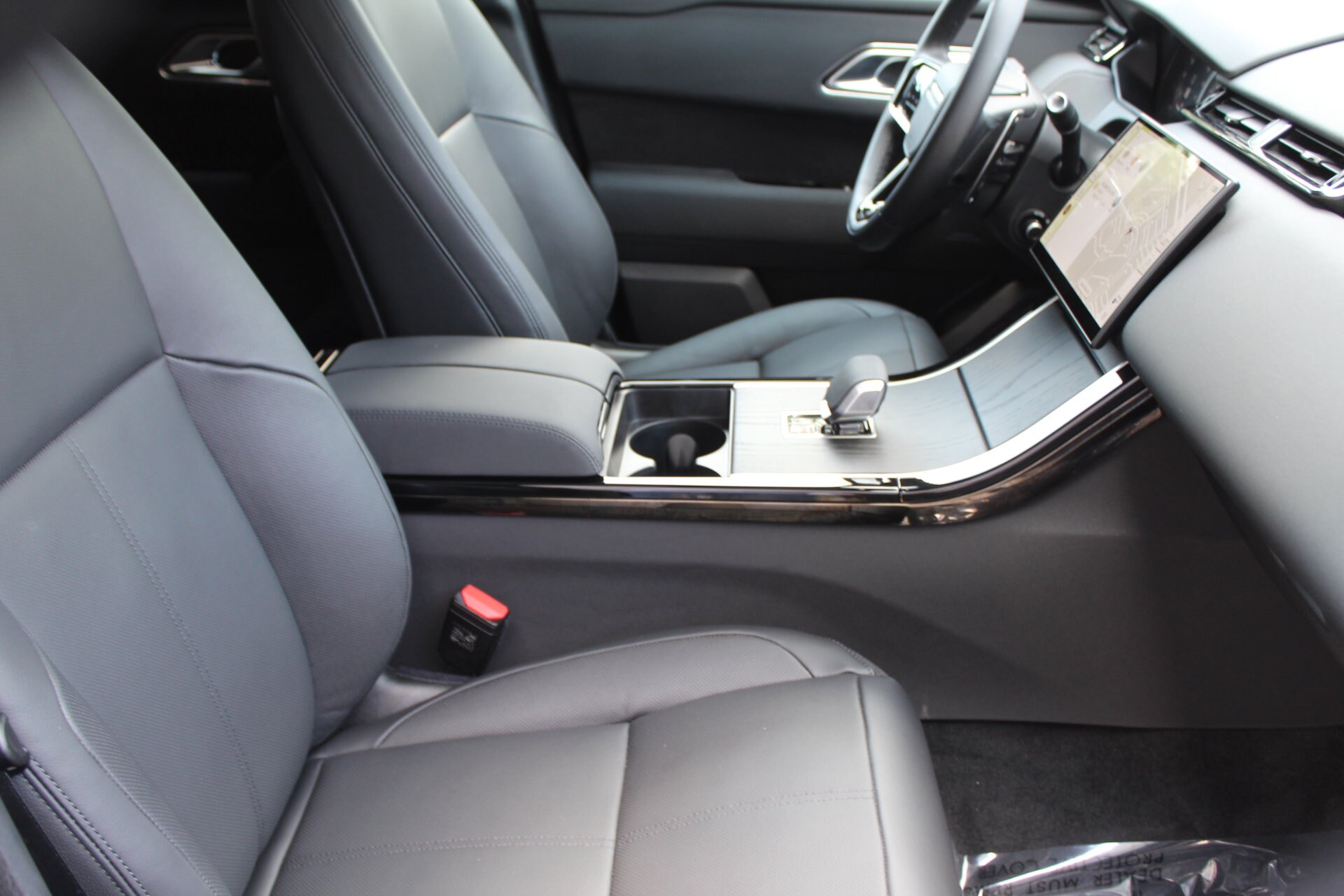 2025 Land Rover Range Rover Velar P250 S photo 3