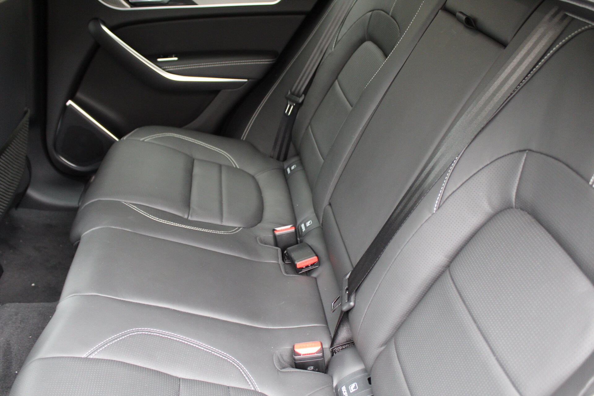 2026 Jaguar F-PACE P250 R-Dynamic S photo 4
