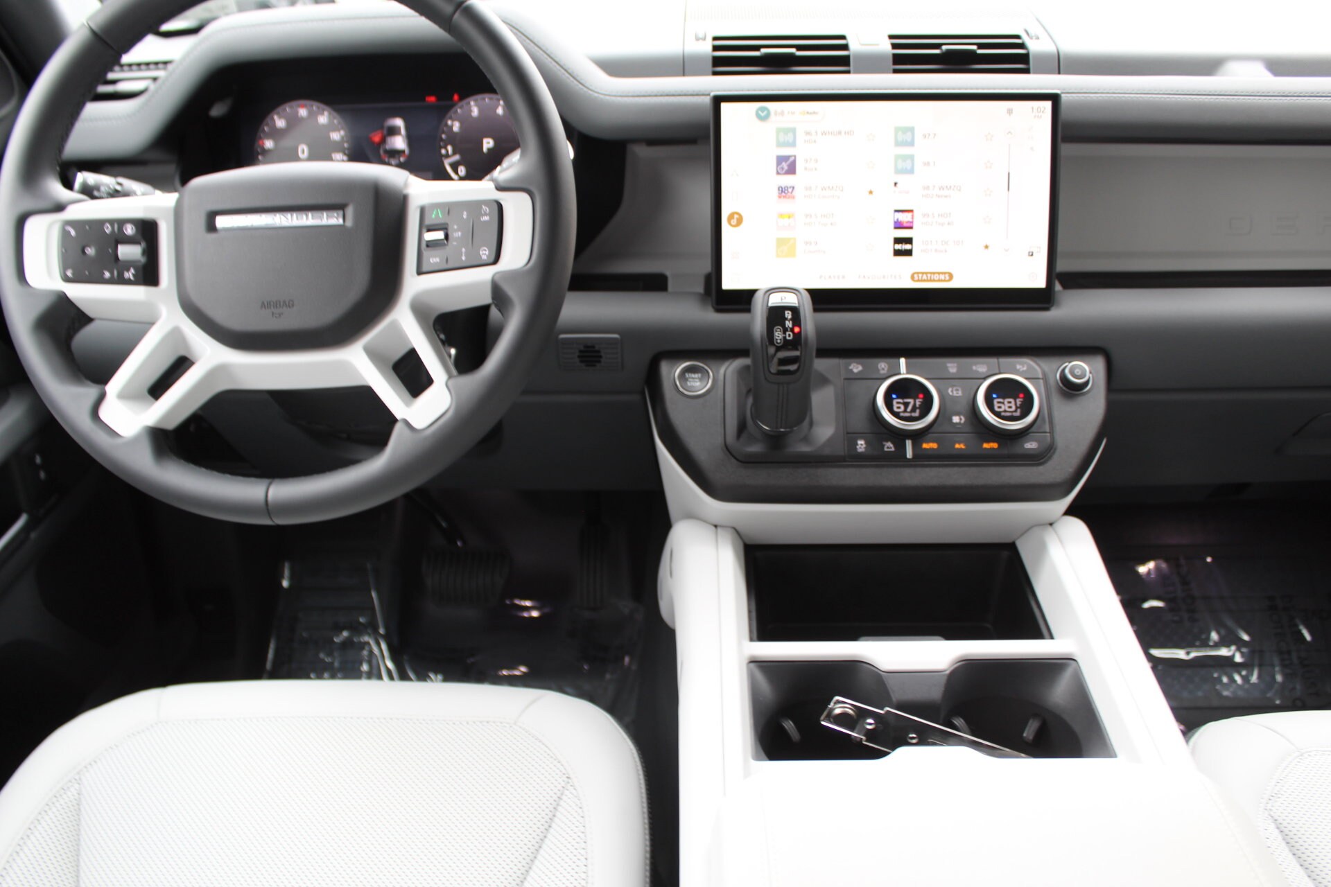 2025 Land Rover Defender 110 S photo 4