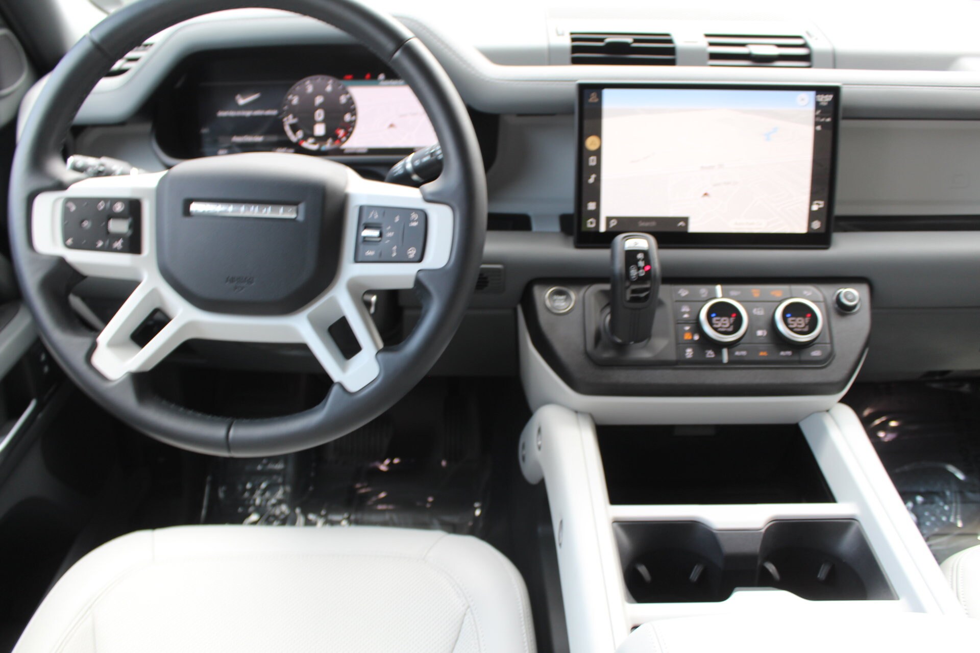 2025 Land Rover Defender 110 S photo 4