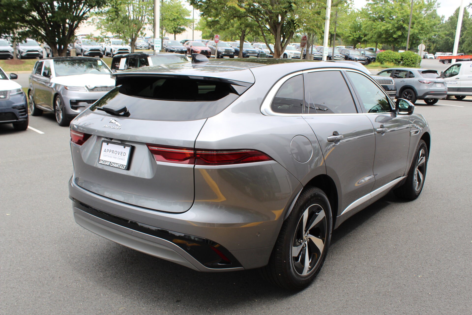 2025 Jaguar F-PACE P250 R-Dynamic S photo 2