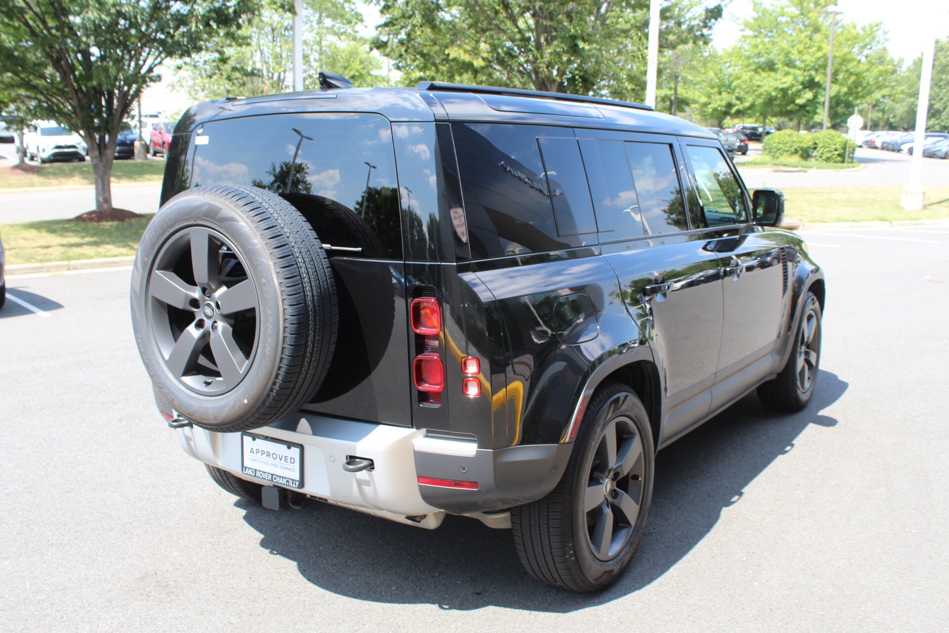 2025 Land Rover Defender 110 S photo 2