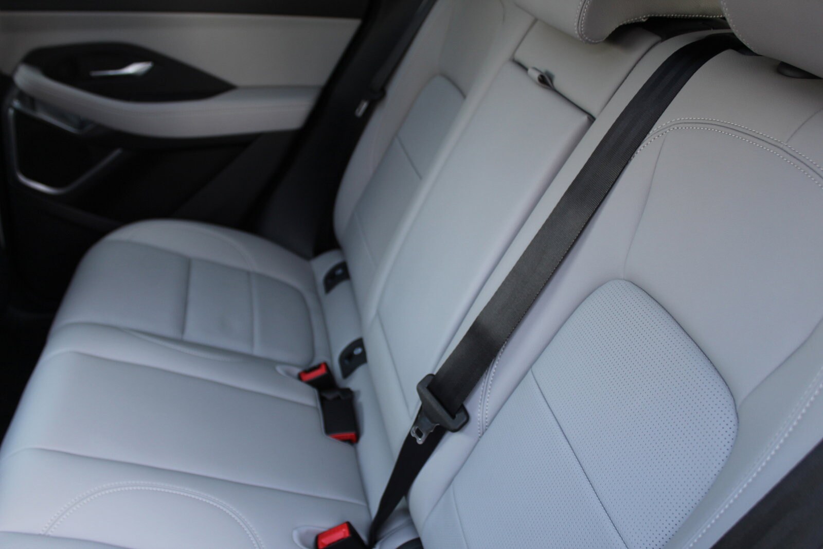 2024 Jaguar E-PACE R-Dynamic photo 4