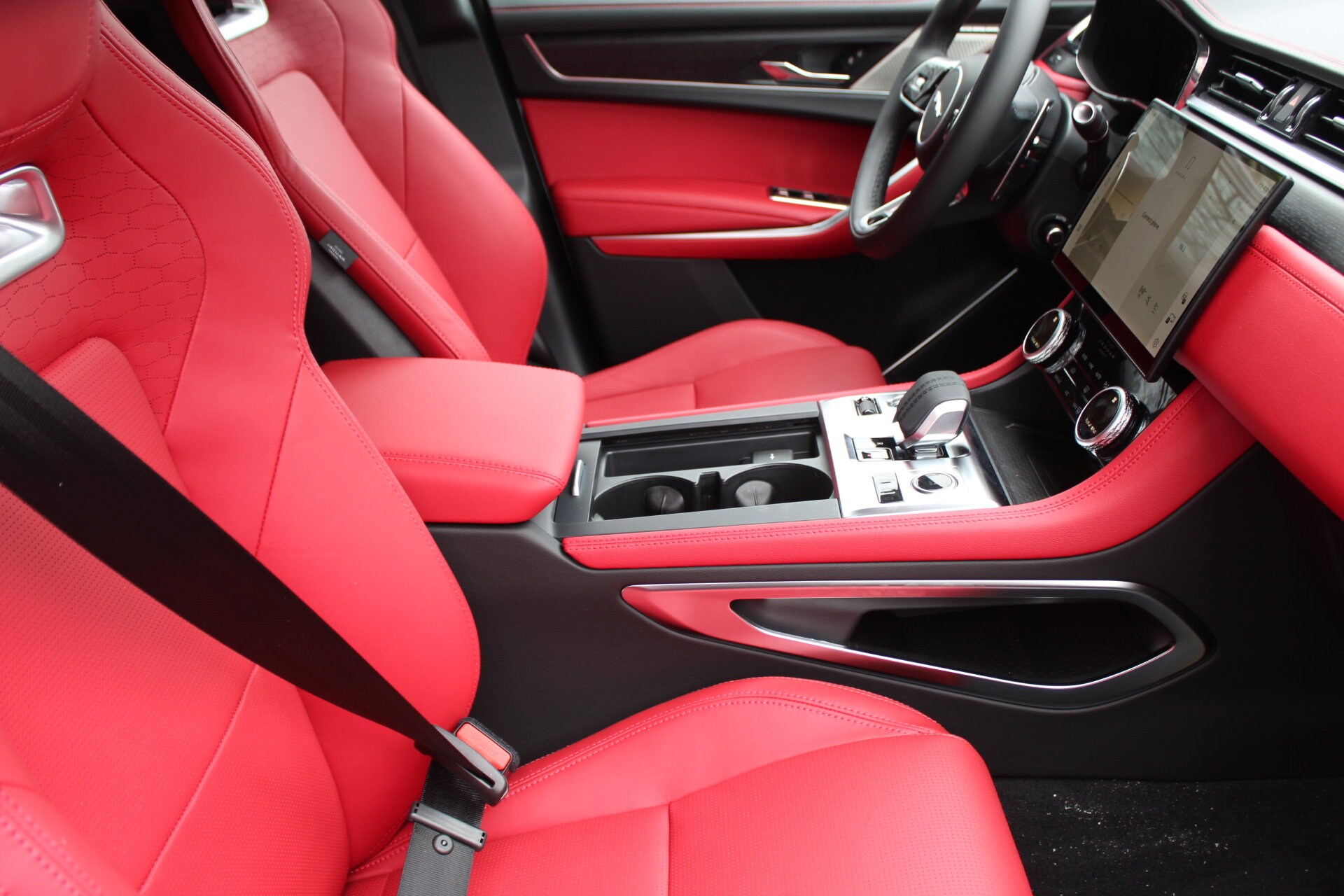 2026 Jaguar F-PACE P250 R-Dynamic S photo 3