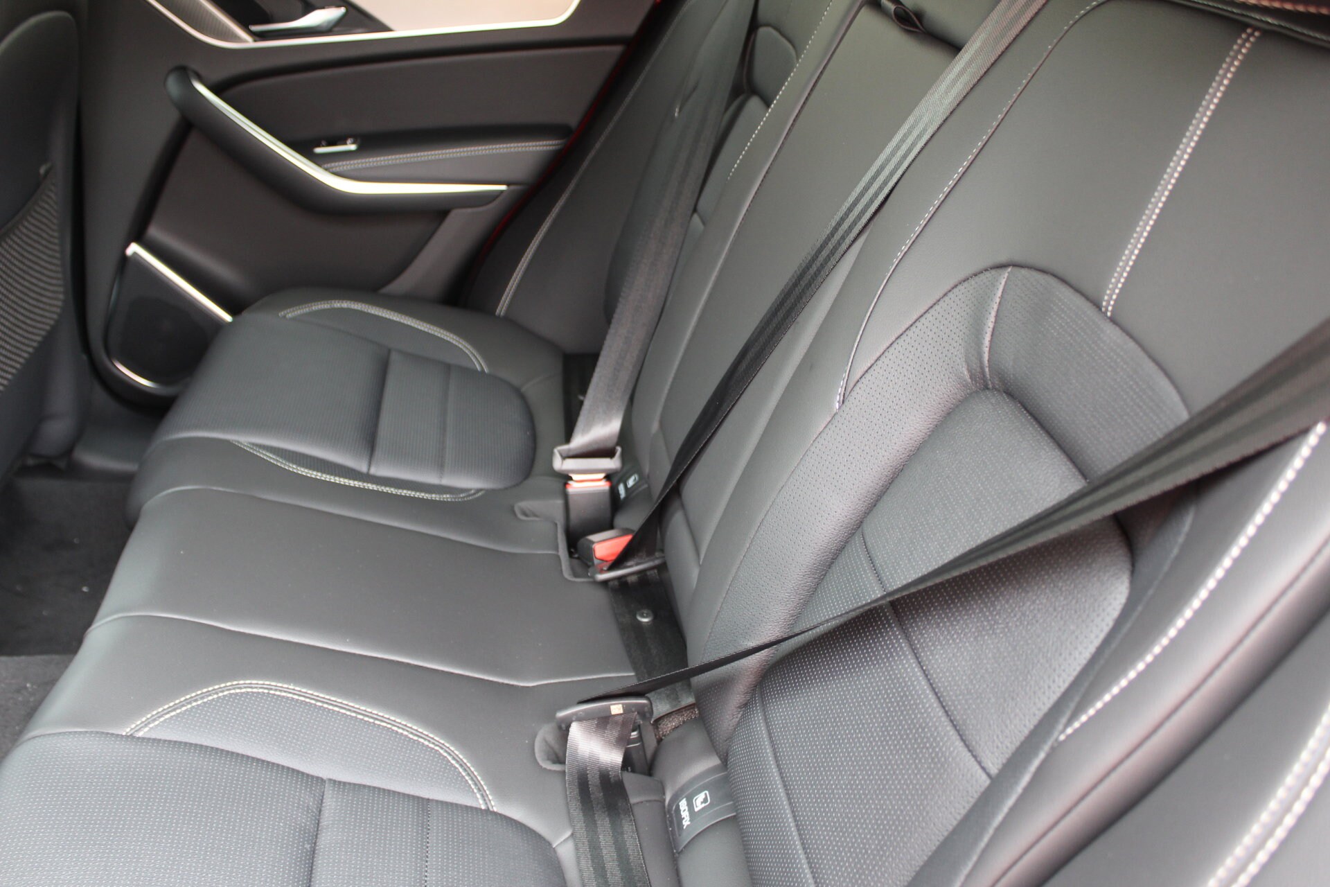 2026 Jaguar F-PACE P250 R-Dynamic S photo 4