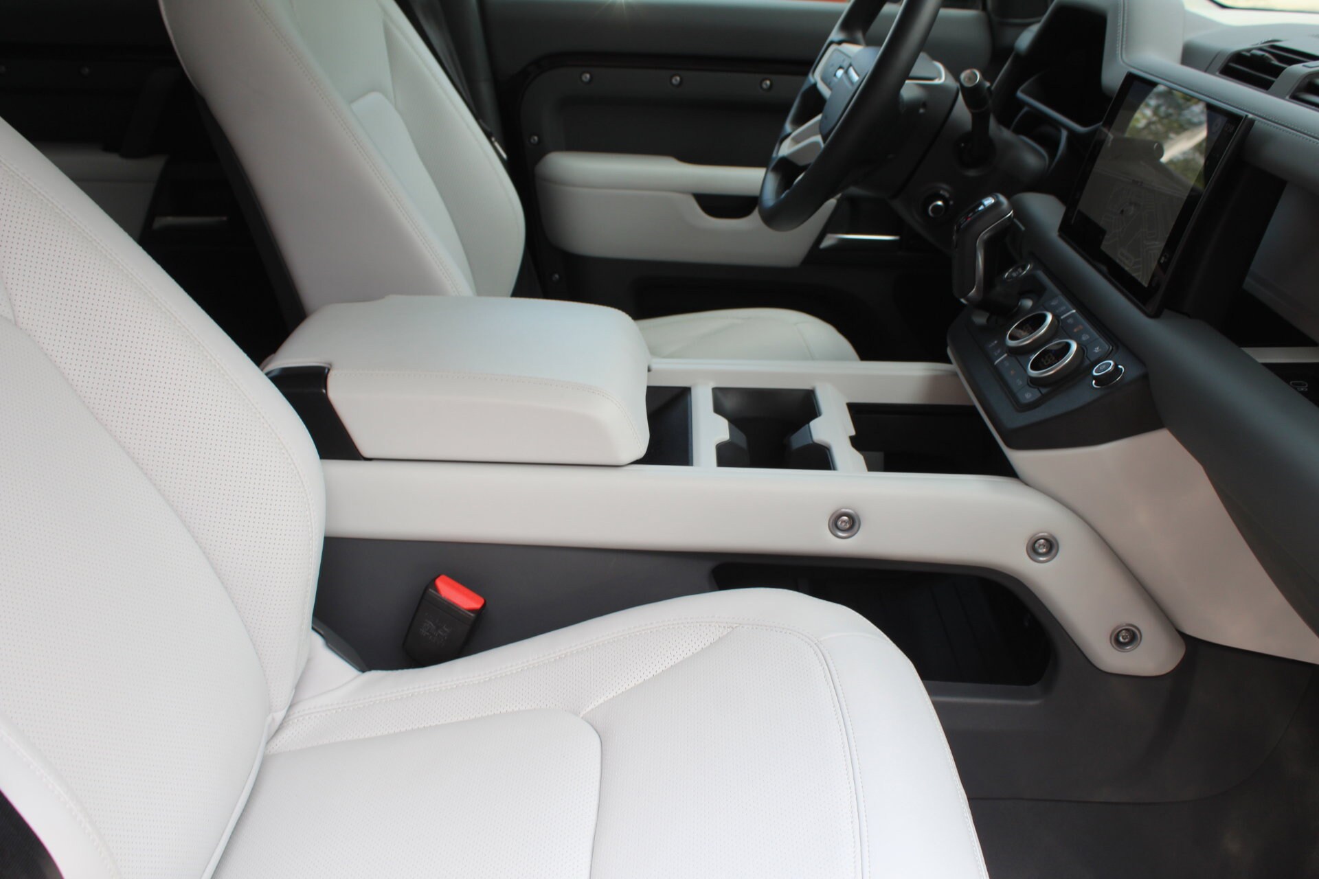 2025 Land Rover Defender 110 S photo 3