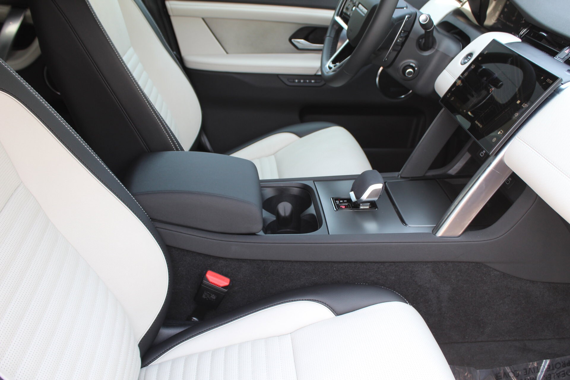 2024 Land Rover Discovery Sport Dynamic SE photo 3