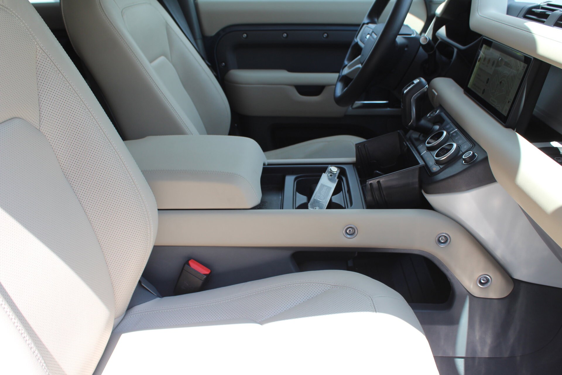 2024 Land Rover Defender 110 S photo 3