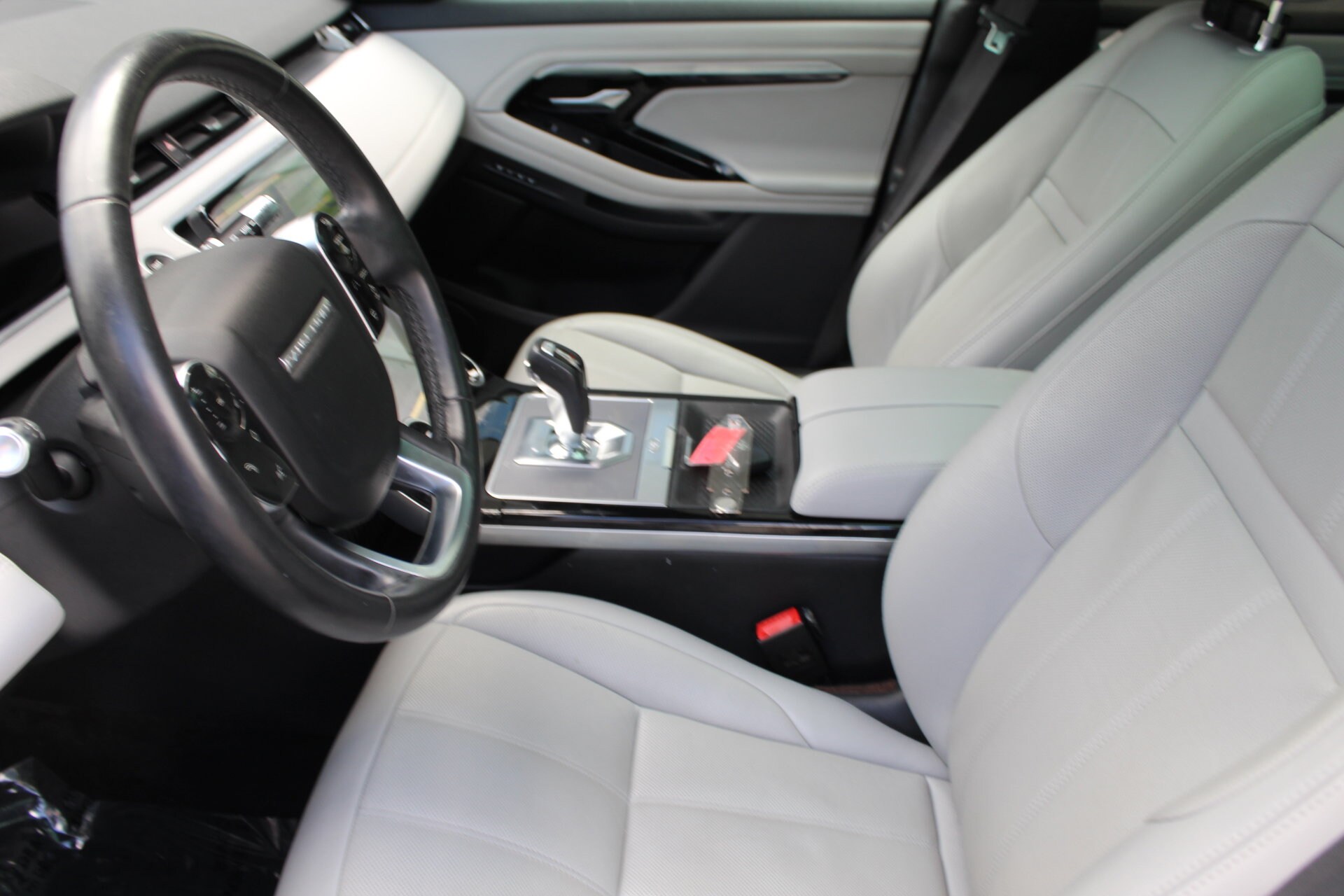 2020 Land Rover Range Rover Evoque SE photo 3