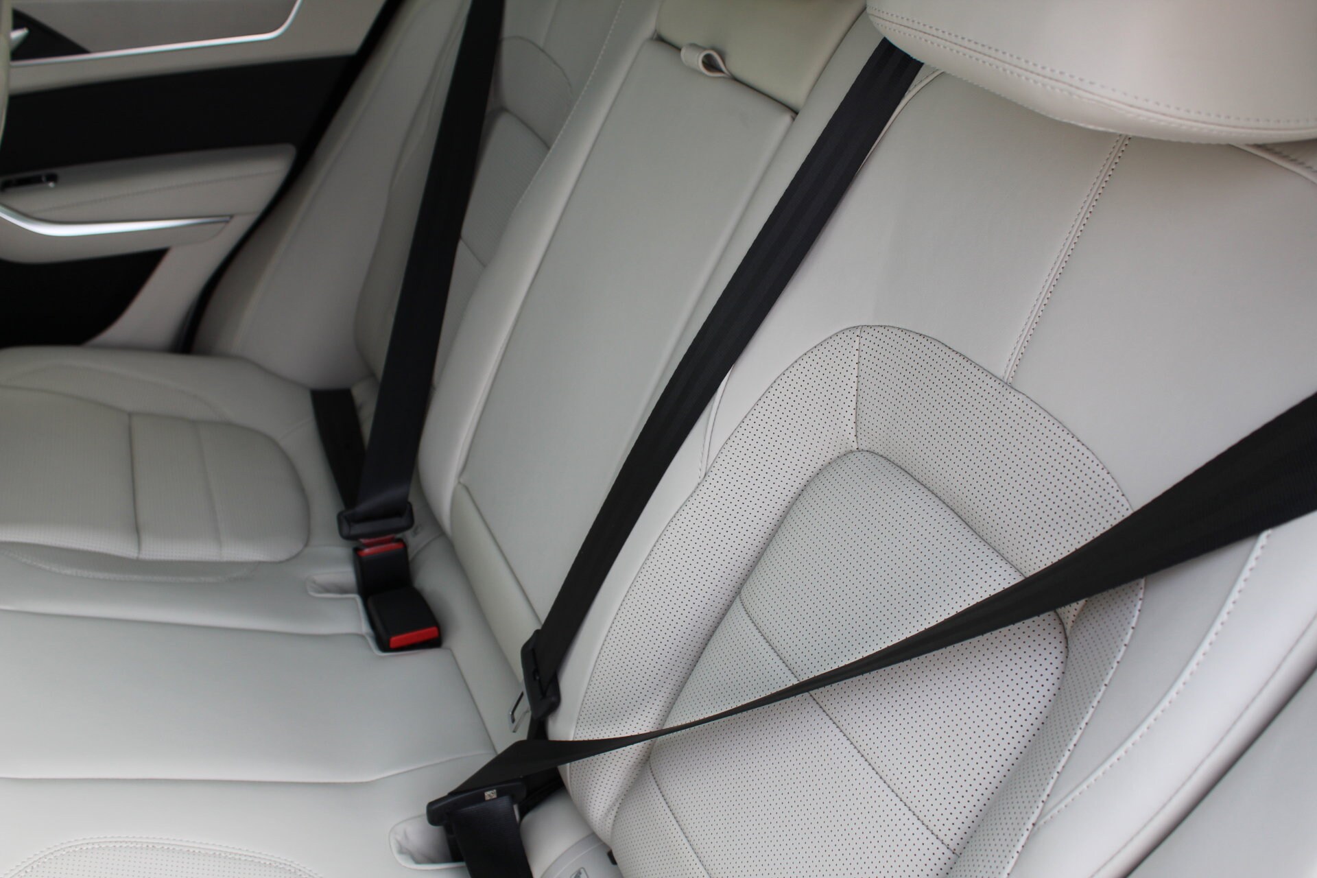 2026 Jaguar F-PACE P250 R-Dynamic S photo 4