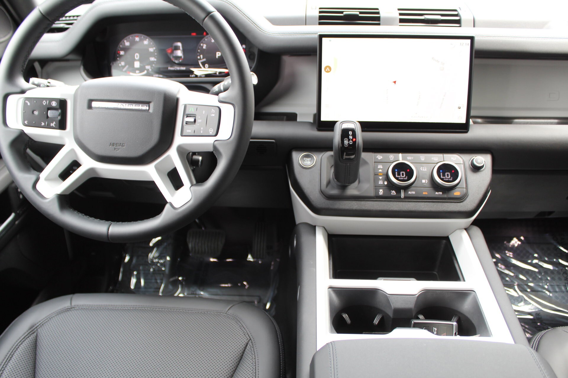 2025 Land Rover Defender 110 S photo 4