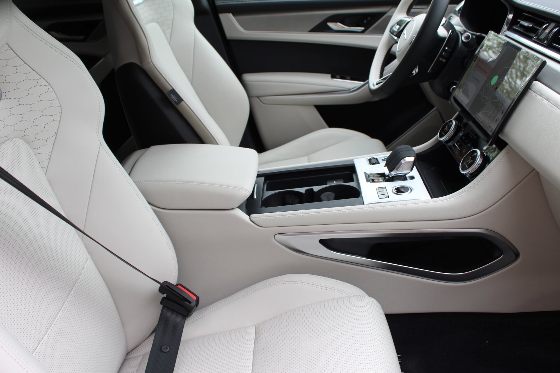 2026 Jaguar F-PACE P250 R-Dynamic S photo 3