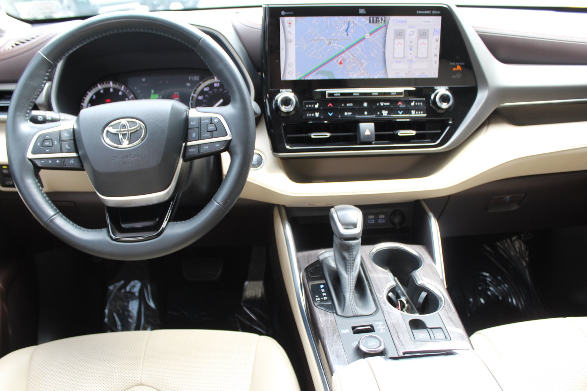 2022 Toyota Highlander Limited photo 4