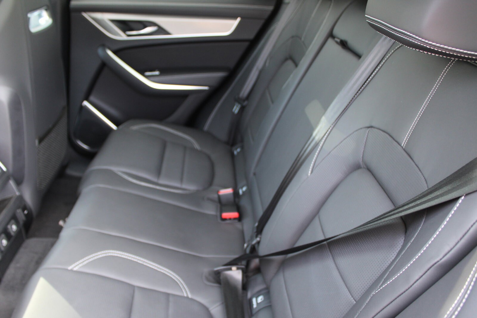 2026 Jaguar F-PACE P250 R-Dynamic S photo 4