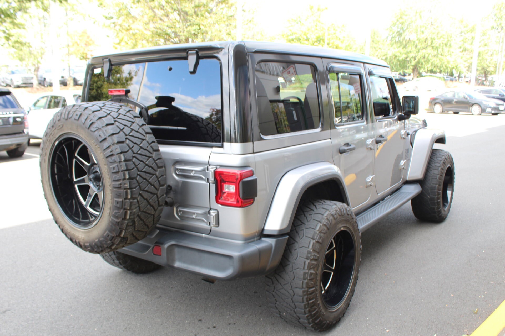 2019 Jeep Wrangler Unlimited Sahara photo 2