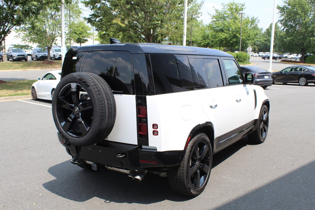 Used 2025 Land Rover Defender 110 X-Dynamic SE SUV