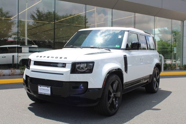 2025 Land Rover Defender X-Dynamic SE's photo