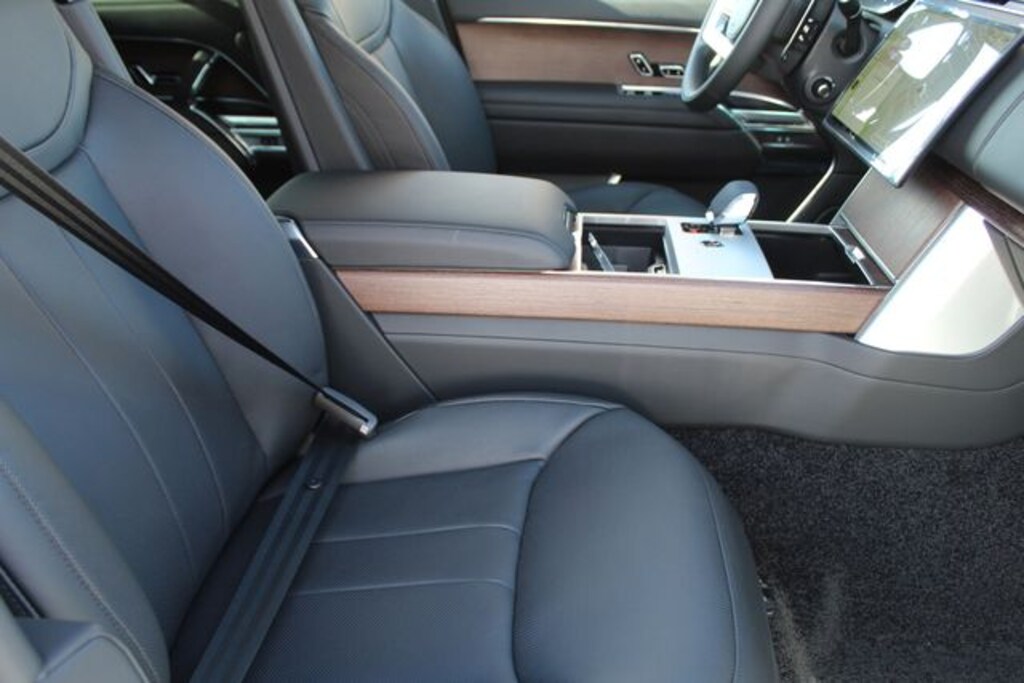 Certified 2025 Land Rover Range Rover P530 SE SUV