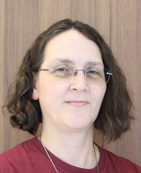 Staff member Anna Dubois from ID_b242b80dca9e