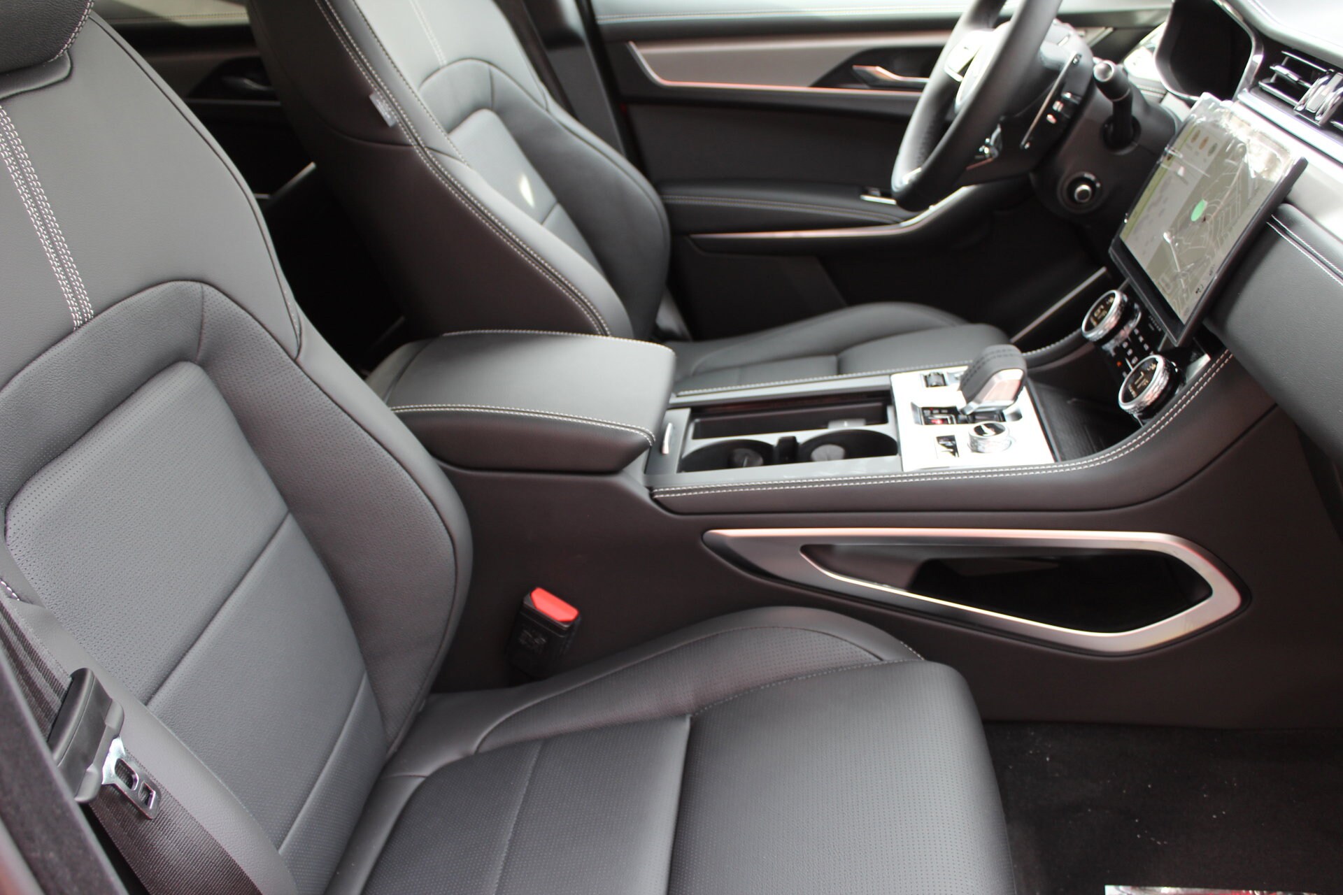 2026 Jaguar F-PACE P250 R-Dynamic S photo 2