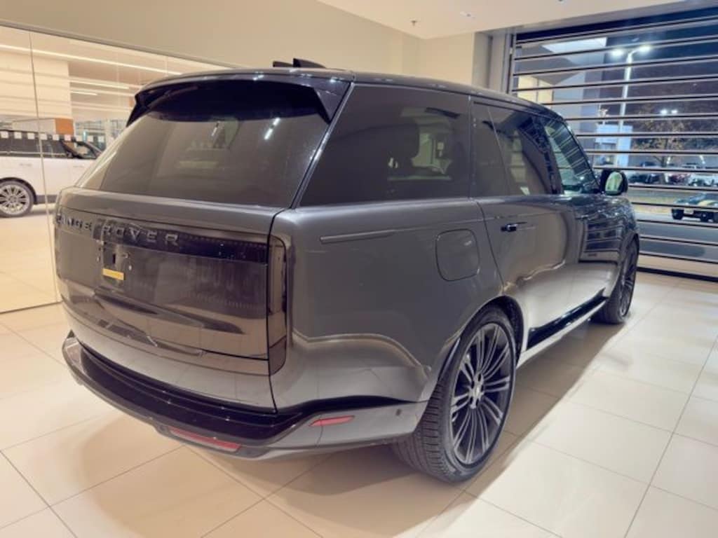 Used 2024 Land Rover Range Rover P400 SE SUV