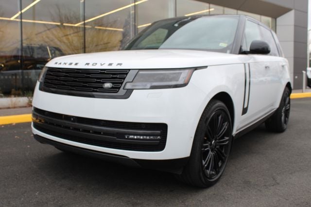 2025 Land Rover Range Rover SE's photo