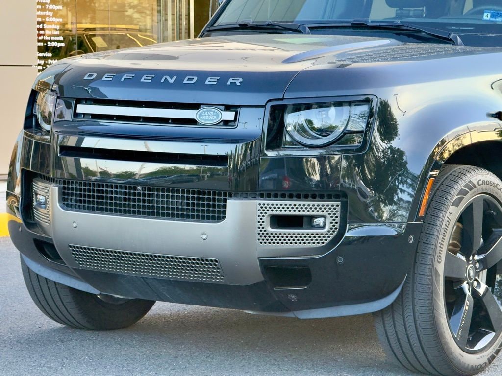 Used 2025 Land Rover Defender 110 X-Dynamic SE SUV