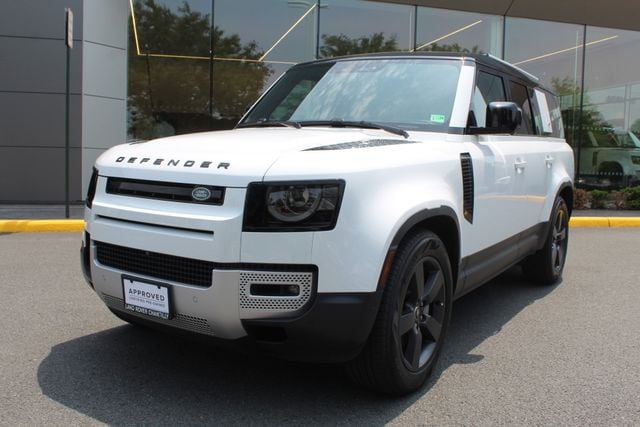 2024 Land Rover Defender S's photo