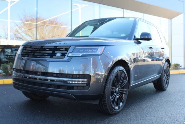 2024 Land Rover Range Rover SE's photo