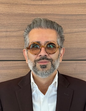 Staff member Max Assefi from ID_a585465fb22d