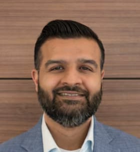 Staff member Vic Ejaz from ID_2afa31