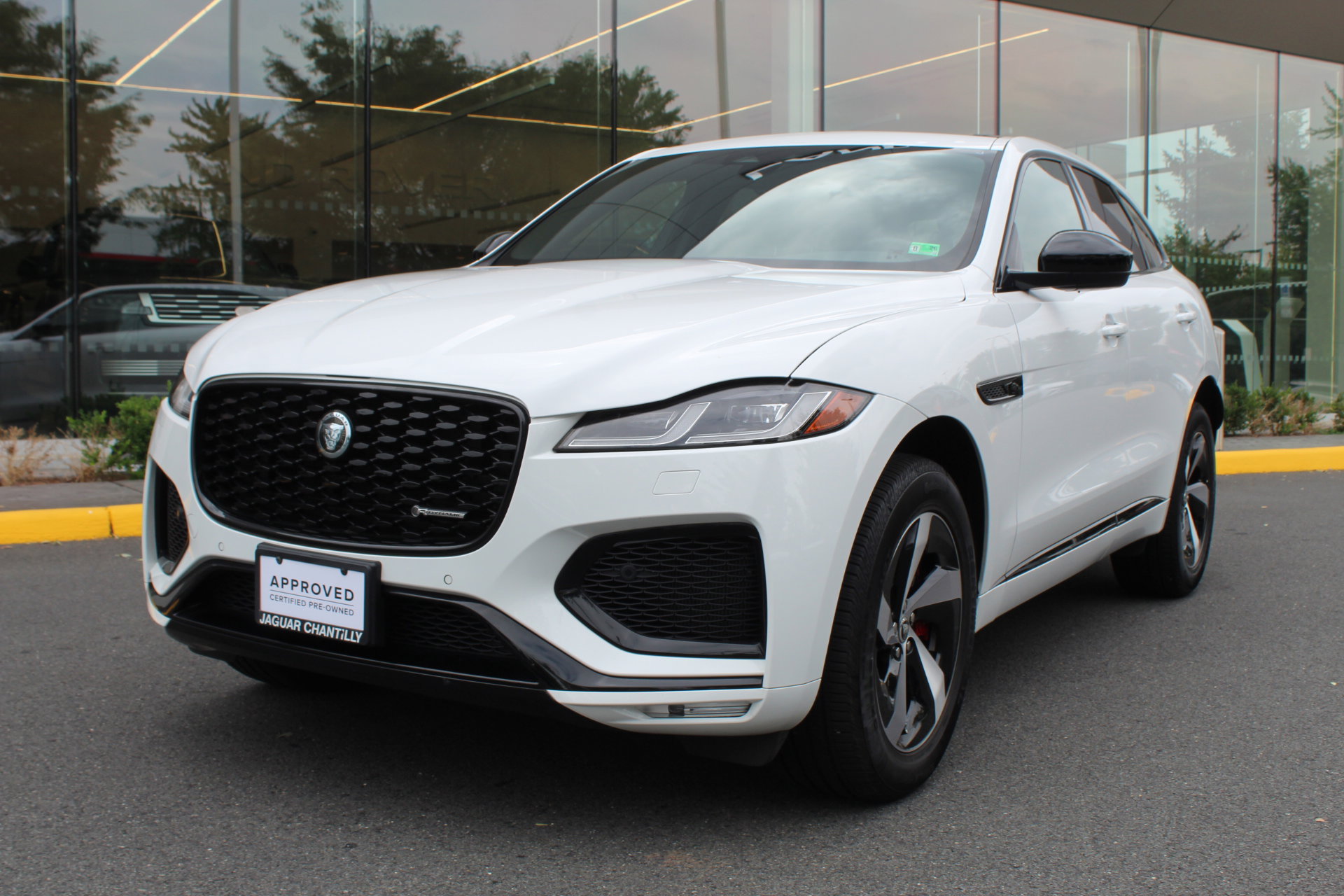 2025 Jaguar F-PACE R-Dynamic S's photo