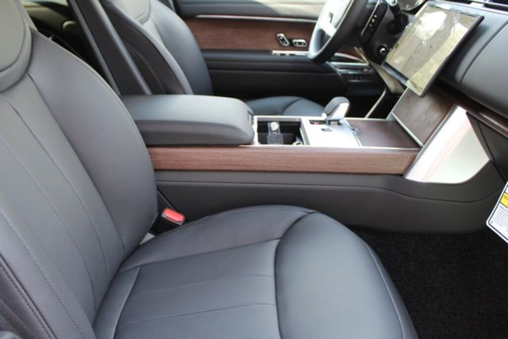 Certified 2025 Land Rover Range Rover P530 SE SUV