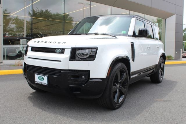 2025 Land Rover Defender X-Dynamic SE's photo