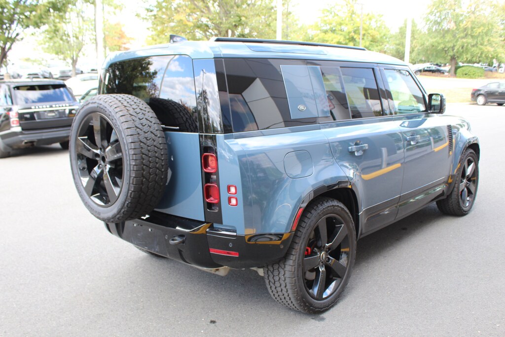 Used 2024 Land Rover Defender 110 X-Dynamic SE SUV