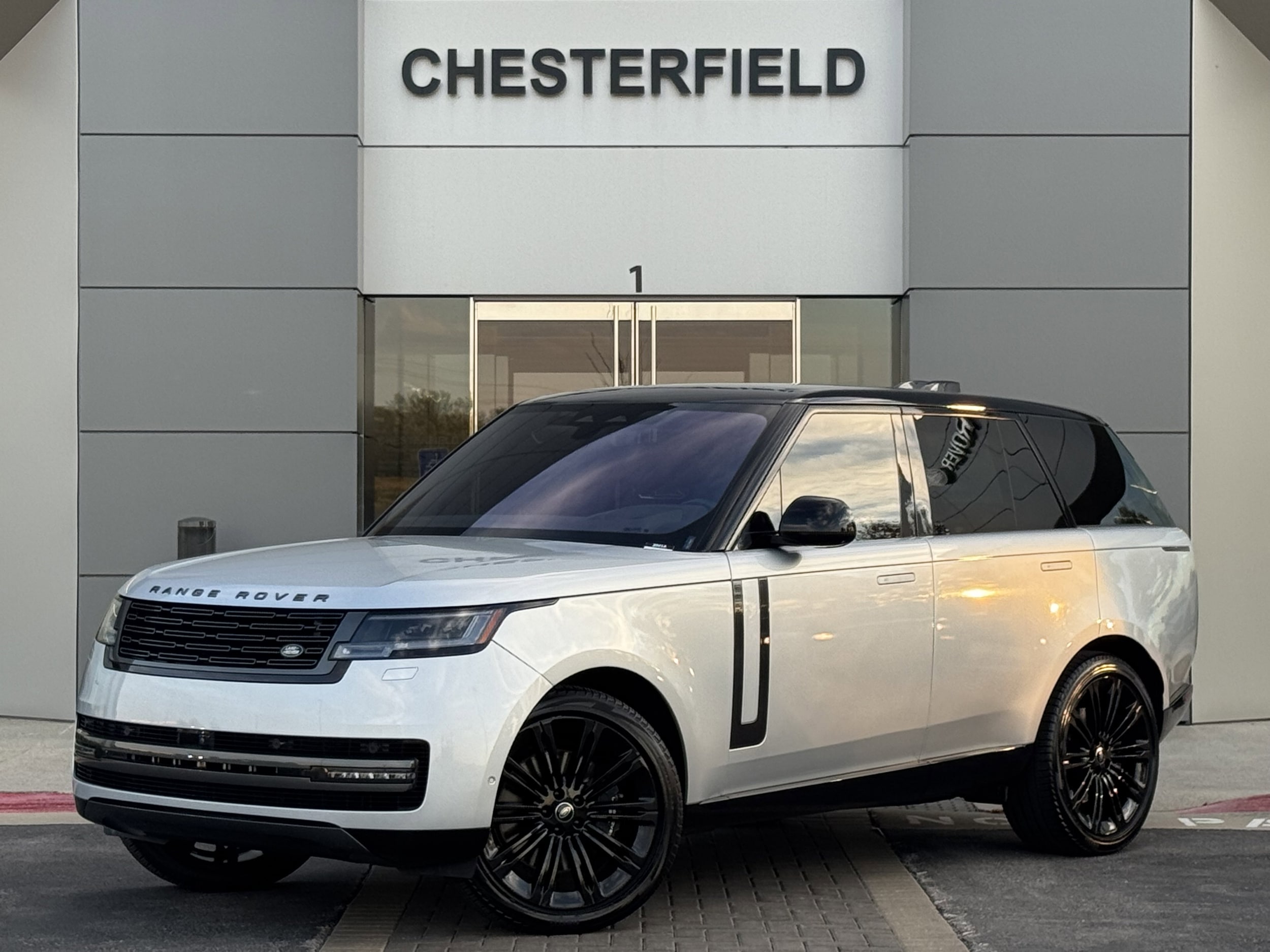 2023 Land Rover Range Rover SE's photo