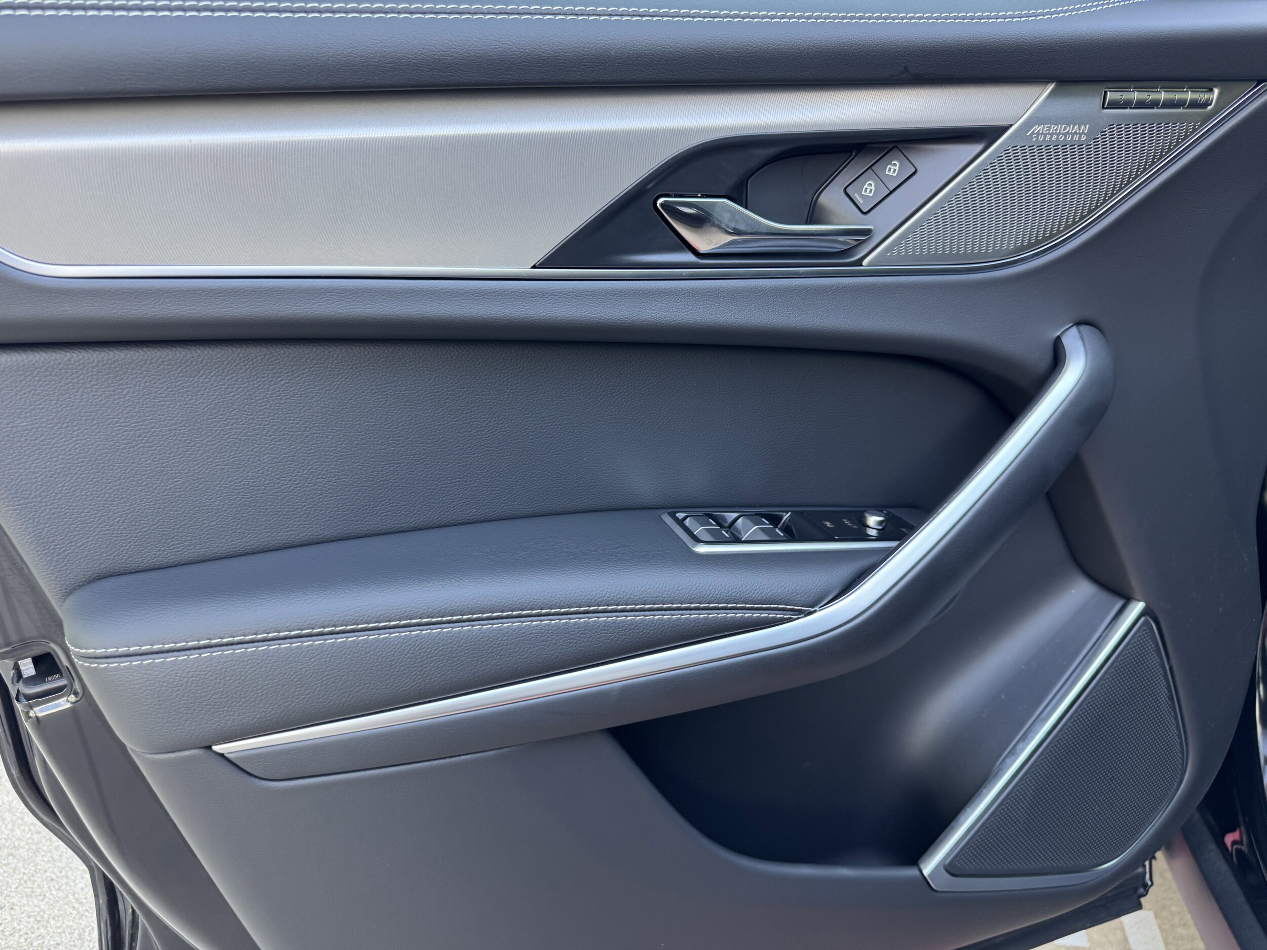 2026 Jaguar F-Pace R-Dynamic S - Photo 10